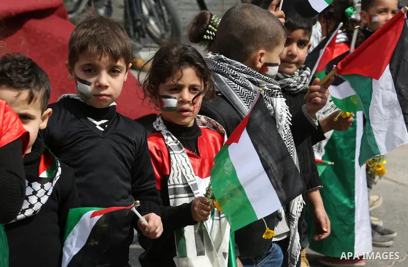 Palestinian children take part in a solidarity demonstration for Palestinian female prisoners in Israeli jails in front of International Red Cross office in Gaza City, Gaza on March 16, 2017. Photo by Ashraf Amra