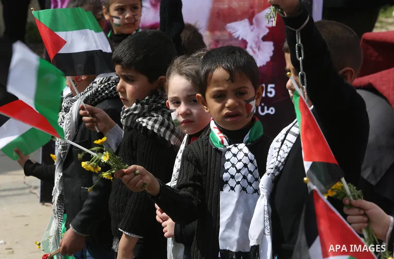 Palestinian children take part in a solidarity demonstration for Palestinian female prisoners in Israeli jails in front of International Red Cross office in Gaza City, Gaza on March 16, 2017. Photo by Ashraf Amra
