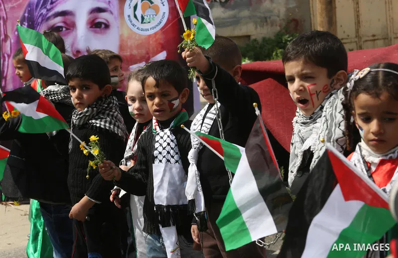 Palestinian children take part in a solidarity demonstration for Palestinian female prisoners in Israeli jails in front of International Red Cross office in Gaza City, Gaza on March 16, 2017. Photo by Ashraf Amra