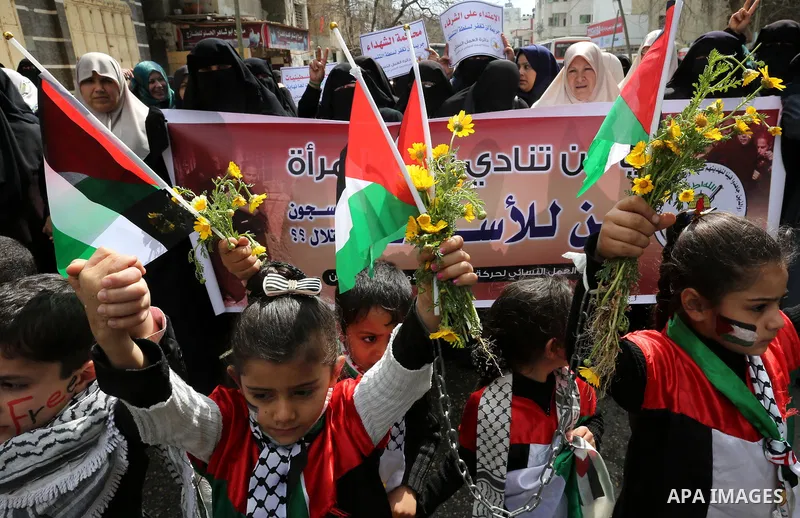 Palestinian children take part in a solidarity demonstration for Palestinian female prisoners in Israeli jails in front of International Red Cross office in Gaza City, Gaza on March 16, 2017. Photo by Ashraf Amra