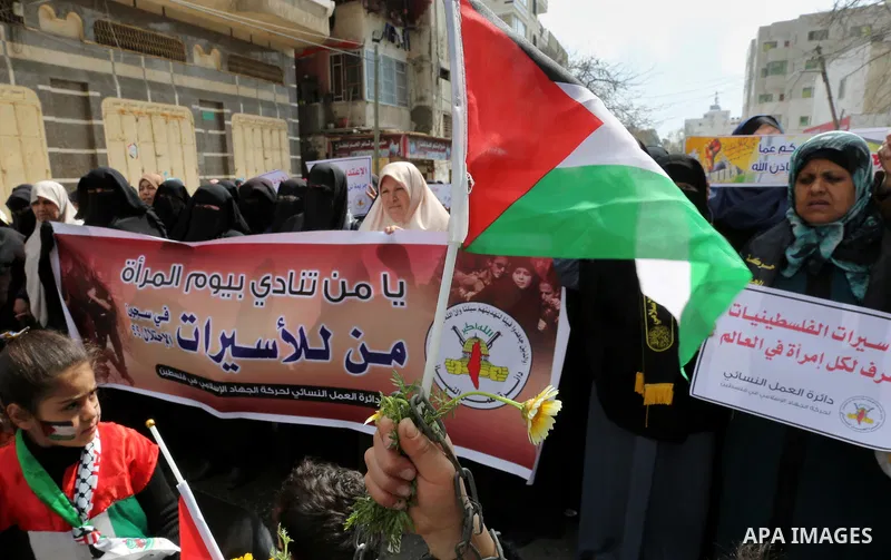 Palestinians take part in a solidarity demonstration for Palestinian female prisoners in Israeli jails in front of International Red Cross office in Gaza City, Gaza on March 16, 2017. Photo by Ashraf Amra