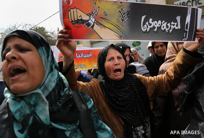 Palestinians take part in a solidarity demonstration for Palestinian female prisoners in Israeli jails in front of International Red Cross office in Gaza City, Gaza on March 16, 2017. Photo by Ashraf Amra