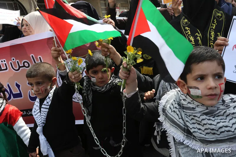 Palestinian children take part in a solidarity demonstration for Palestinian female prisoners in Israeli jails in front of International Red Cross office in Gaza City, Gaza on March 16, 2017. Photo by Ashraf Amra