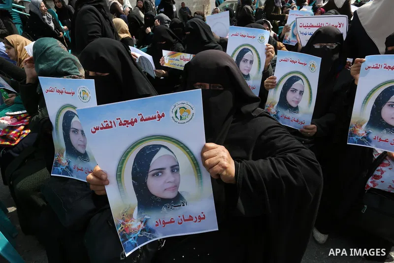 Palestinians take part in a solidarity demonstration for Palestinian female prisoners in Israeli jails in front of International Red Cross office in Gaza City, Gaza on March 16, 2017. Photo by Ashraf Amra
