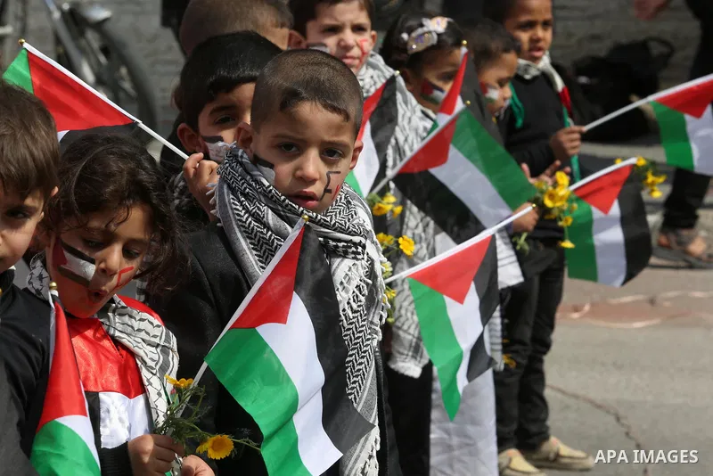 Palestinian children take part in a solidarity demonstration for Palestinian female prisoners in Israeli jails in front of International Red Cross office in Gaza City, Gaza on March 16, 2017. Photo by Ashraf Amra