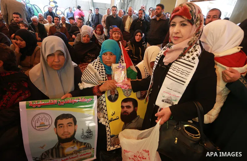 Palestinians hold placards during a protest to show solidarity with Palestinian prisoners held in Israeli Jails, in front of Red cross office in Gaza city, on March 20, 2017. Photo by Mohammed Asad