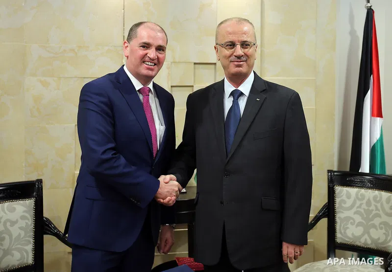 Palestinian Prime Minister Rami Hamdallah meets with Irish Minister of State at the Department of Defence, Paul Kehoe, in the West Bank city of Ramallah on March 20, 2017. Photo by Prime Minister Office