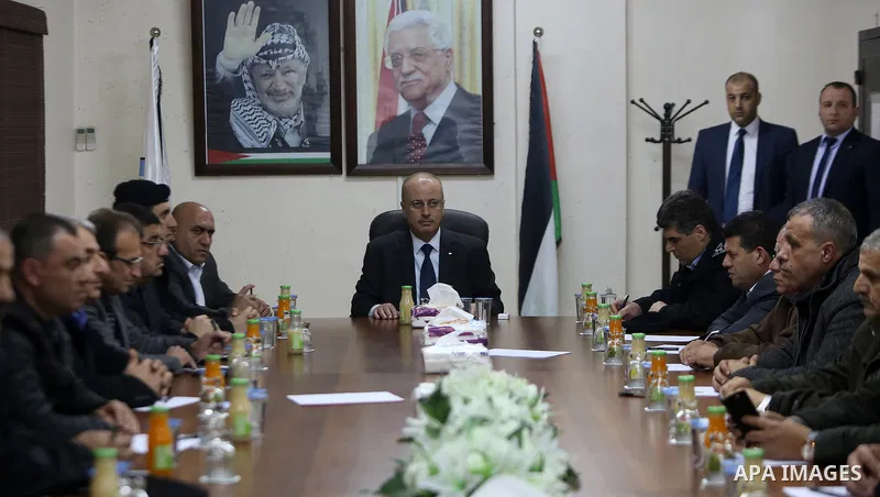 Palestinian Prime Minister, Rami hamdallah, chairs a meeting of the security establishment leaders, in the West Bank city of Ramallah, on March 20, 2017. Photo by Prime Minister Office