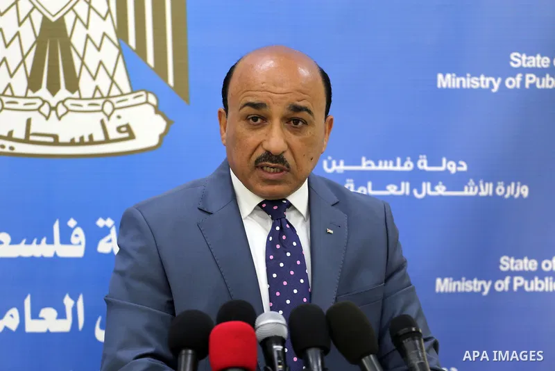 Palestinian Minister of public works and housing, Mofeed al-Hasayna speaks during a press conference in Gaza city on March 23, 2017. Photo by Mohammed Asad
