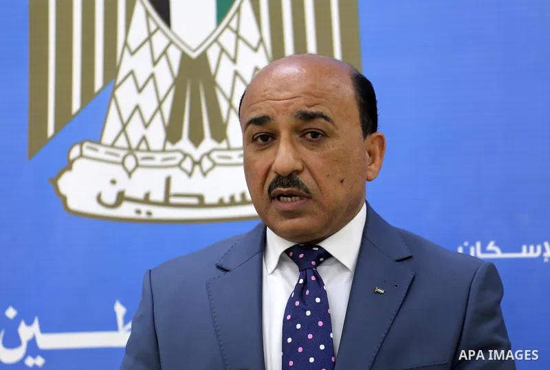 Palestinian Minister of public works and housing, Mofeed al-Hasayna speaks during a press conference in Gaza city on March 23, 2017. Photo by Mohammed Asad