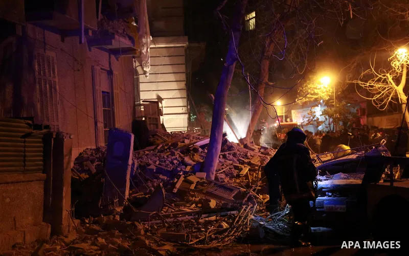 Egyptian civil defense members inspect the damage in front of the collapsed building in Garden City area in downtown Cairo on March 25, 2017. Photo by Amr Sayed