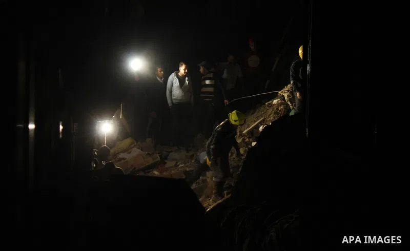 Egyptian civil defense members inspect the damage in front of the collapsed building in Boulak Abou El Ela, in Cairo on March 25, 2017. Photo by Amr Sayed
