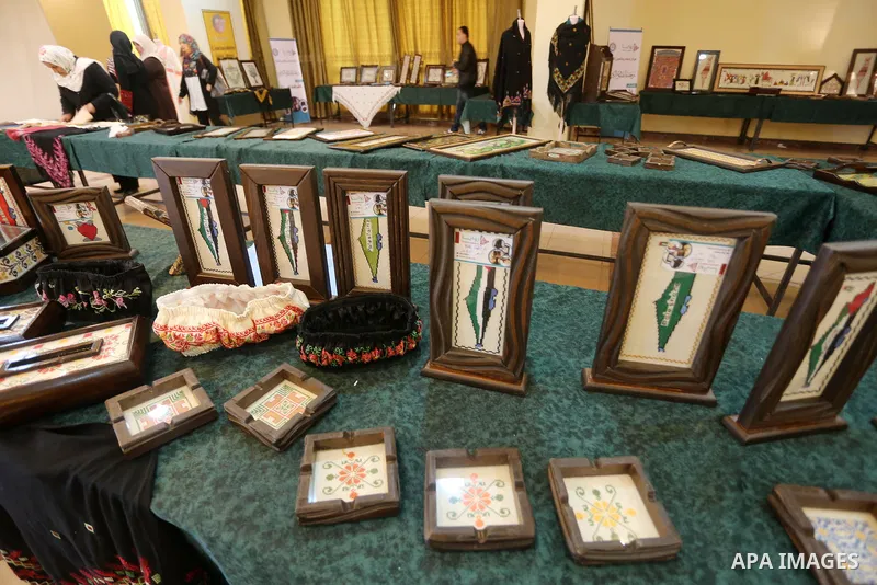 Palestinian Female prisoners take part in an exhibition of art works and handicrafts products organized by the Ministry of Interior, in Gaza city on March 26, 2016. Photo by Mohammed Asad