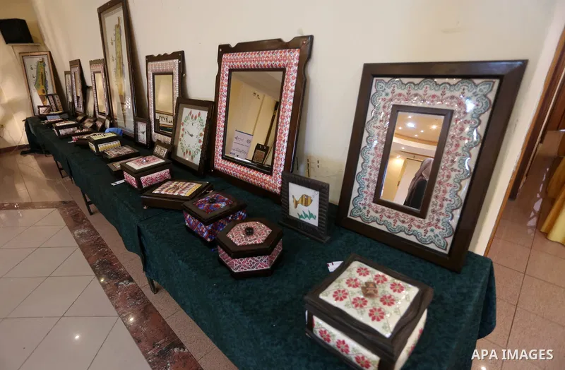 Palestinian Female prisoners take part in an exhibition of art works and handicrafts products organized by the Ministry of Interior, in Gaza city on March 26, 2016. Photo by Mohammed Asad