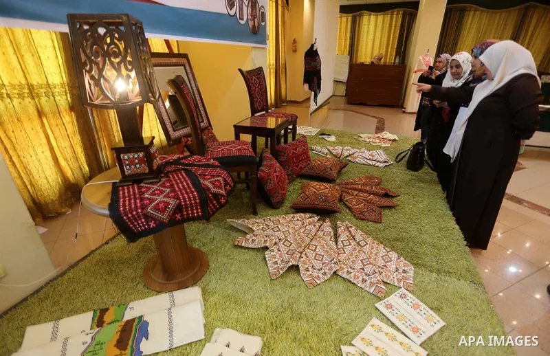 Palestinian Female prisoners take part in an exhibition of art works and handicrafts products organized by the Ministry of Interior, in Gaza city on March 26, 2016. Photo by Mohammed Asad