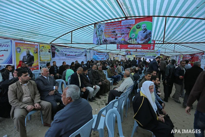 Palestinians offer condolences in Hamas official, Mazen Faqha who was freed by Israel in a 2011 prisoner swap, after shot dead by gunmen yesterday in Gaza City on March 26, 2017. Photo by Ashraf Amra
