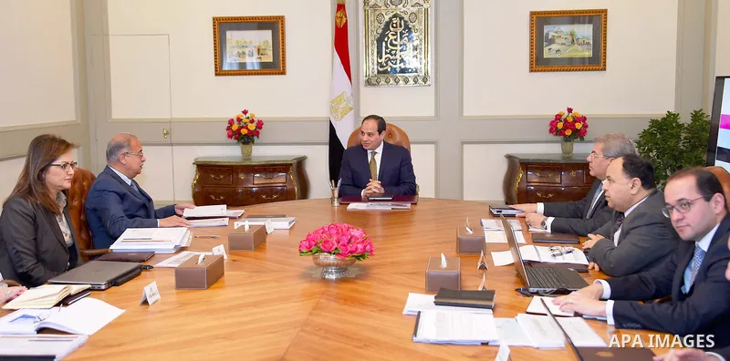 Egyptian President Abdel Fattah al-Sisi, meets with Prime Minister Sharif Ismail, in Cairo, Egypt, on March 26, 2017. Photo by Egyptian President Office
