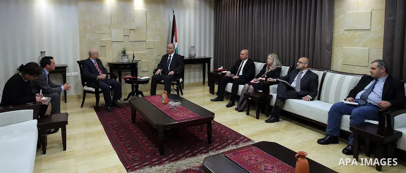 Palestinian Prime Minister Rami Hamdallah meets with A head of the Red Cross mission to Palestine Jack De Mayo, in the West Bank city of Ramallah, on March 27, 2017. Photo by Prime Minister Office