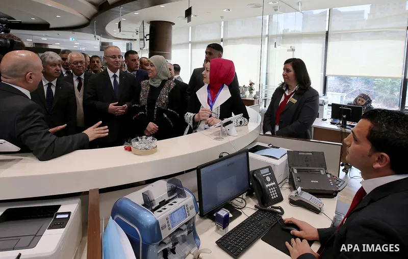 Palestinian Prime Minister Rami Hamdallah attends the opening ceremony of citizens service center (CSC), in the West Bank city of Ramallah, on March 27, 2017. Photo by Prime Minister Office