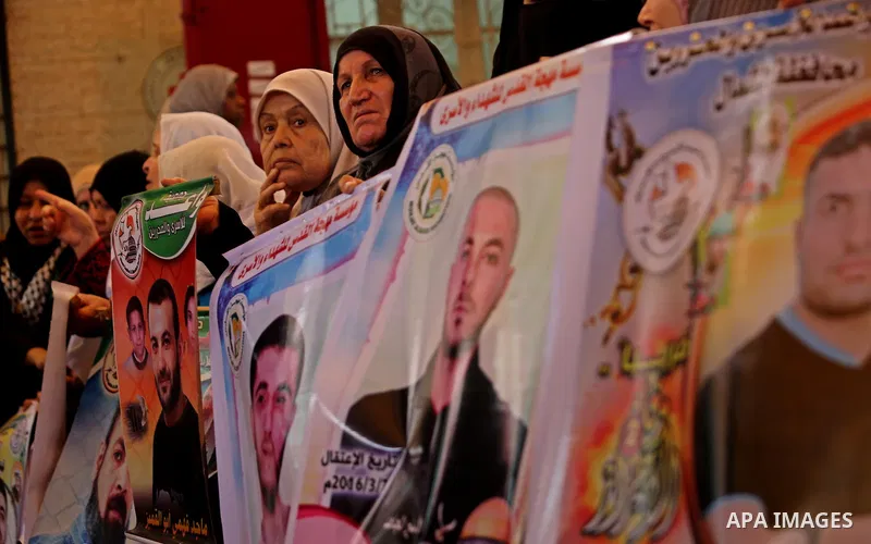 Palestinians hold placards during a protest to show solidarity with Palestinian prisoners held in Israeli Jails, in front of Red cross office in Gaza city, on March 27, 2017. Photo by Ashraf Amra