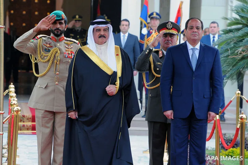 Egyptian President Abdel Fattah al-Sisi welcomes Bahrain's King Hamad bin Isa al-Khalifa upon his arrival, in Cairo, Egypt on March 27, 2017. Photo by Egyptian President Office