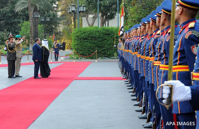 Egyptian President Abdel Fattah al-Sisi welcomes Bahrain's King Hamad bin Isa al-Khalifa upon his arrival, in Cairo, Egypt on March 27, 2017. Photo by Egyptian President Office