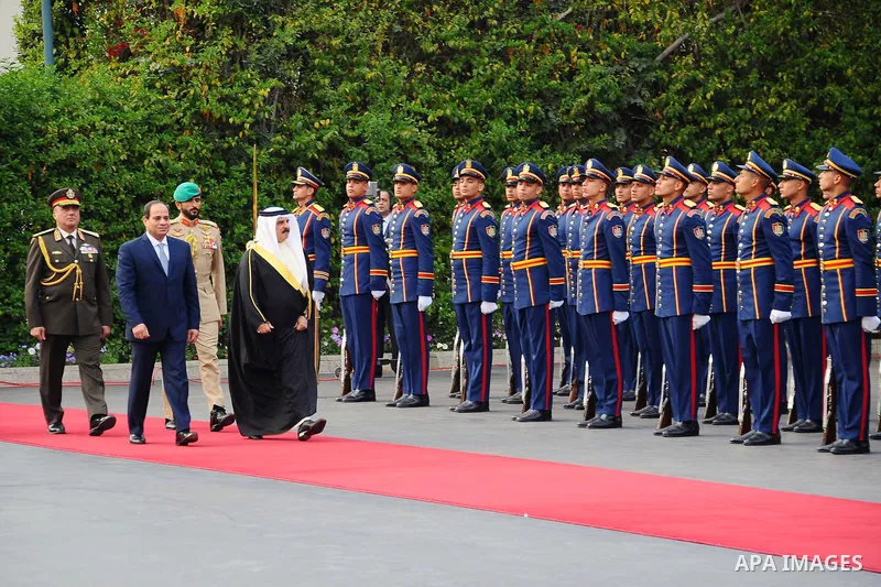 Egyptian President Abdel Fattah al-Sisi welcomes Bahrain's King Hamad bin Isa al-Khalifa upon his arrival, in Cairo, Egypt on March 27, 2017. Photo by Egyptian President Office