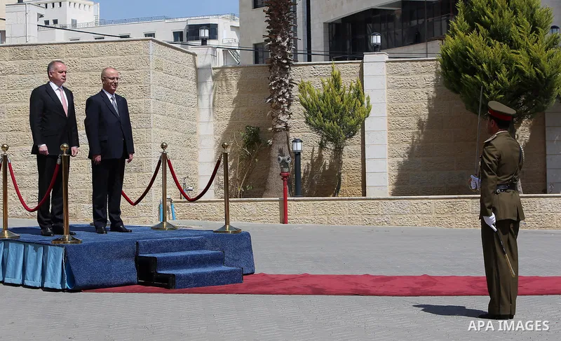Palestinian Prime Minister Rami Hamdallah and Andrej Kiska, President of the Slovak Republic, inspect the honor guard in the West Bank city of Ramallah, on March 28, 2017. Photo by Prime Minister Office