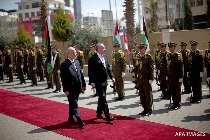 Palestinian Prime Minister Rami Hamdallah and Slovak President Andrej Kiska review the honour guard ahead of their meeting in the West Bank city of Ramallah on March 28, 2017. apaimages/Fadi Arouri/Pool