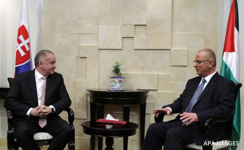 Palestinian prime minister Rami Hamdallah meets with Slovak President Andrej in the West Bank city of Ramallah on March 28, 2017. apaimages/Fadi Arouri/Pool