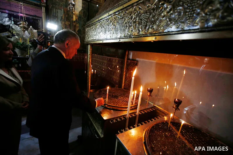 Slovakia's President Andrej Kiska visits the Church of the Nativity in the West Bank city of Bethlehem, March 28, 2017. Photo by Wisam Hashlamoun