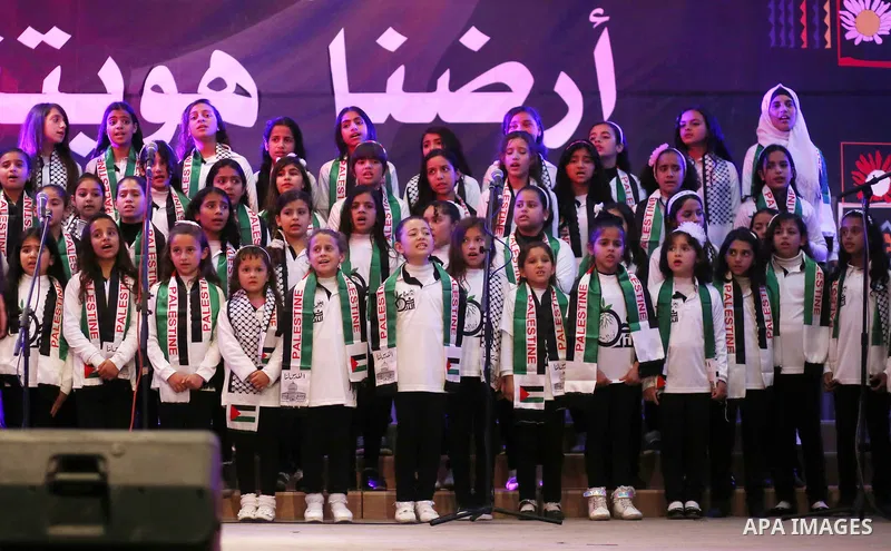 Palestinian children perform during a festival titled "our land..our identity" marking the Land day in Gaza city on March 29, 2017. Photo by Ashraf Amra