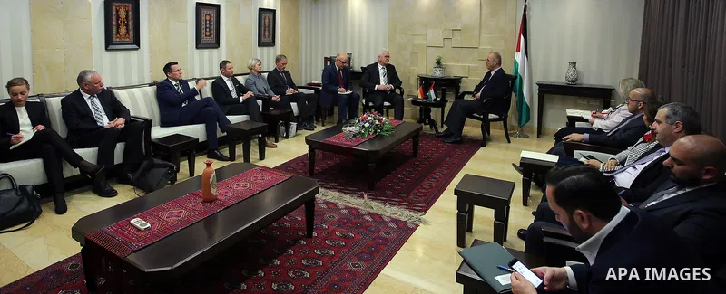 Palestinian Prime Minister Rami Hamdallah meets with Prime Minister of Baden-Wurttemberg, Germany, and Winfried Kretschmann, in the West Bank city of Ramallah on March 30, 2017.Photo by Prime Minister Office