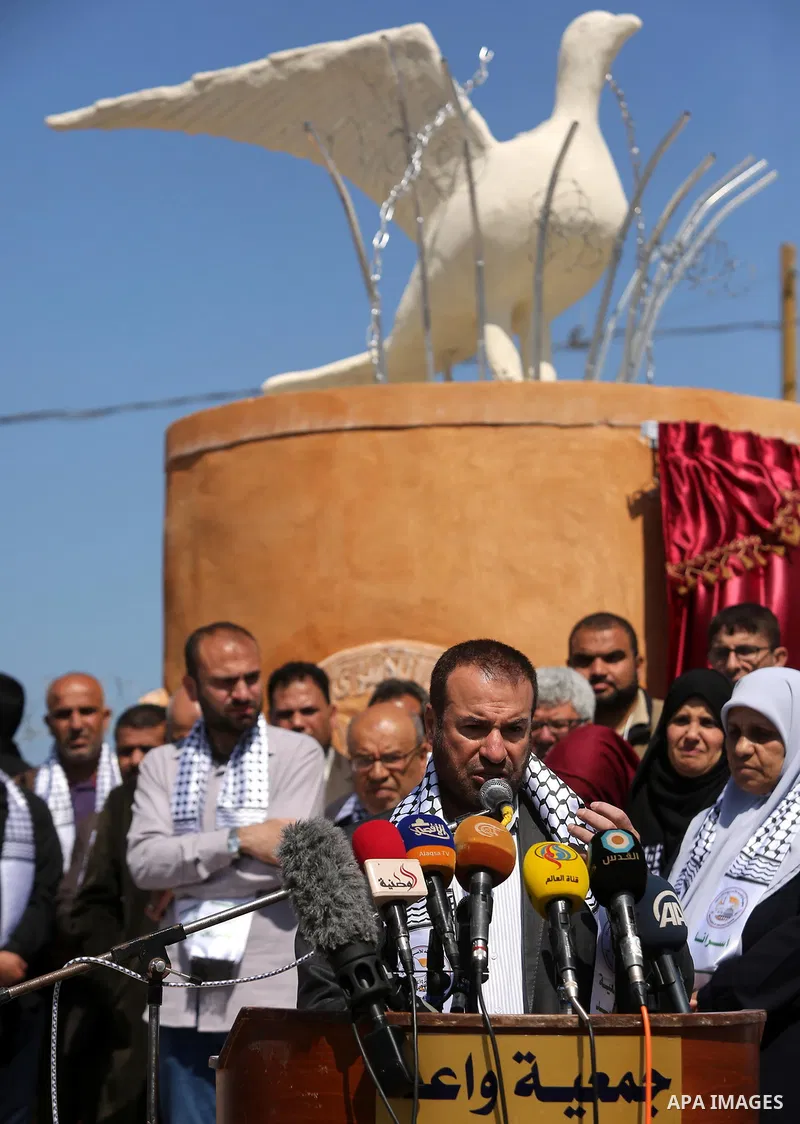 Senior Hamas leader Fathi Hammad speaks during the opening ceremony of monument of Palestinian prisoners held in Israeli jails, in the northwest of Gaza city on April 01, 2017. Photo by Ashraf Amra