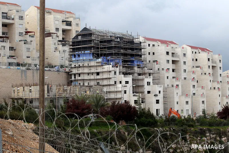 A picture taken from the West Bank city of Hebron on April 2, 2017 shows a view of the Kiryat Arba Jewish settlement on the outskirts of the Palestinian city. Photo by Wisam Hashlamoun
