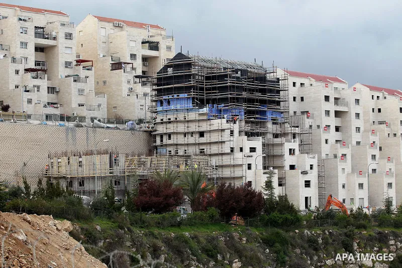 A picture taken from the West Bank city of Hebron on April 2, 2017 shows a view of the Kiryat Arba Jewish settlement on the outskirts of the Palestinian city. Photo by Wisam Hashlamoun