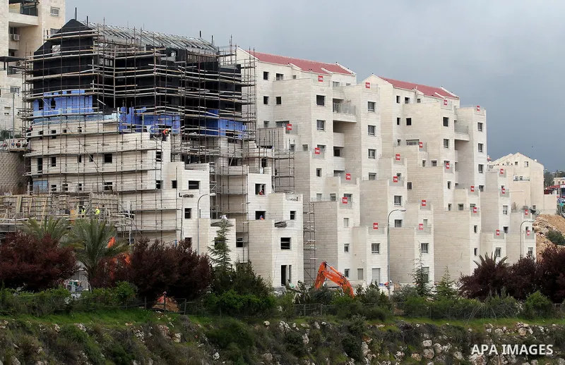 A picture taken from the West Bank city of Hebron on April 2, 2017 shows a view of the Kiryat Arba Jewish settlement on the outskirts of the Palestinian city. Photo by Wisam Hashlamoun