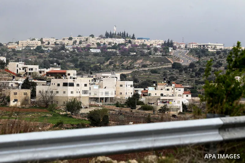A picture taken from the West Bank city of Hebron on April 2, 2017 shows a view of the Kiryat Arba Jewish settlement on the outskirts of the Palestinian city. Photo by Wisam Hashlamoun