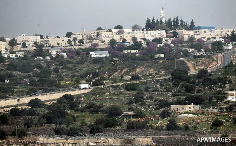 A picture taken from the West Bank city of Hebron on April 2, 2017 shows a view of the Kiryat Arba Jewish settlement on the outskirts of the Palestinian city. Photo by Wisam Hashlamoun