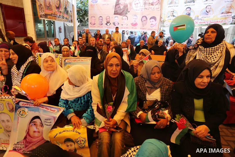 Palestinians hold placards during a protest to show solidarity with Palestinian prisoners held in Israeli Jails, in front of Red cross office in Gaza city, on April 03, 2017. Photo by Mohammed Asad