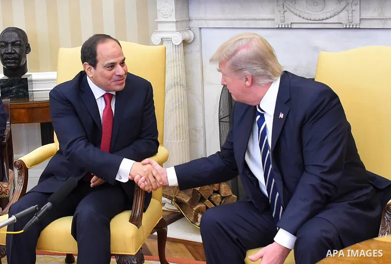 U.S. President Donald Trump meets Egyptian President Abdel Fattah el-Sisi (L) at the White House in Washington, United States on April 3, 2017. Photo by Egyptian President Office