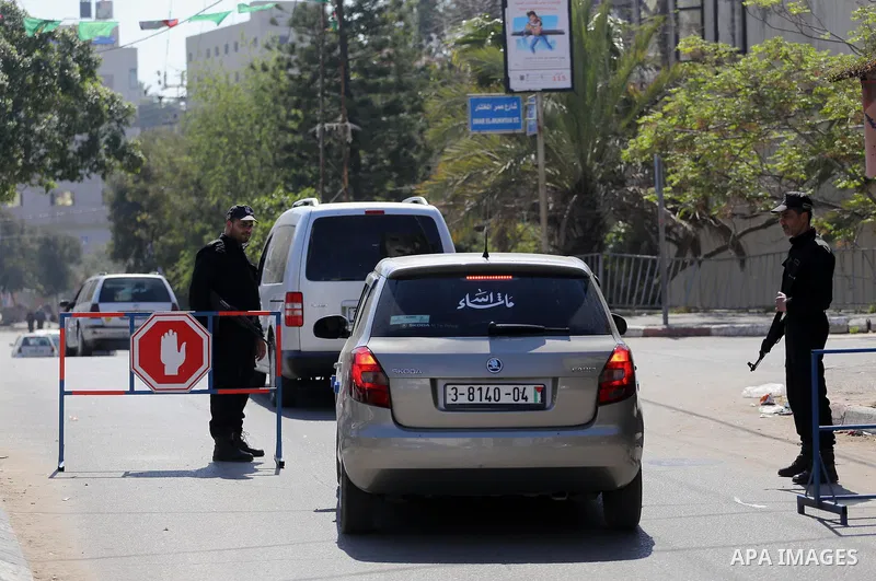 Palestinian policemen inspect cars at a check point at street in Gaza city, on April 04, 2017, coinciding Ministry of Interior in the Gaza Strip launches a week-long campaign to encourage "collaborators" with Israel to r...