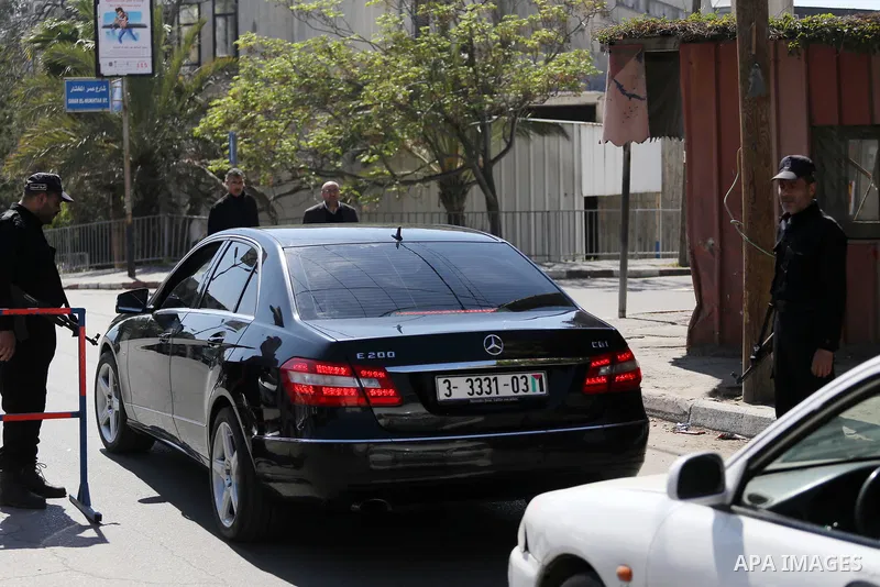 Palestinian policemen inspect cars at a check point at street in Gaza city, on April 04, 2017, coinciding Ministry of Interior in the Gaza Strip launches a week-long campaign to encourage "collaborators" with Israel to r...