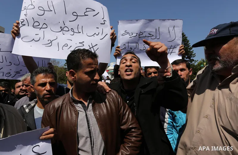 Palestinian employees paid by the Palestinian Authority take part in a protest against the decision of Palestinian goverment to deduct salaries of employees about 30%, in Gaza City April 5, 2017. Photo by Ashraf Amra