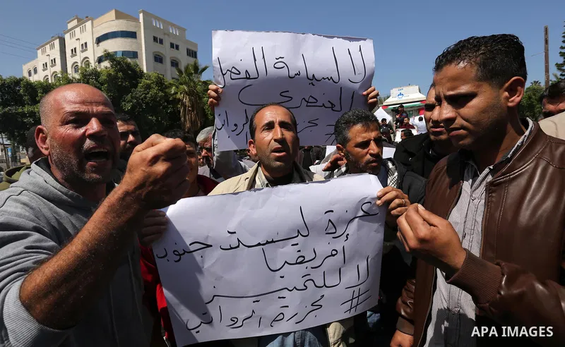 Palestinian employees paid by the Palestinian Authority take part in a protest against the decision of Palestinian goverment to deduct salaries of employees about 30%, in Gaza City April 5, 2017. Photo by Ashraf Amra