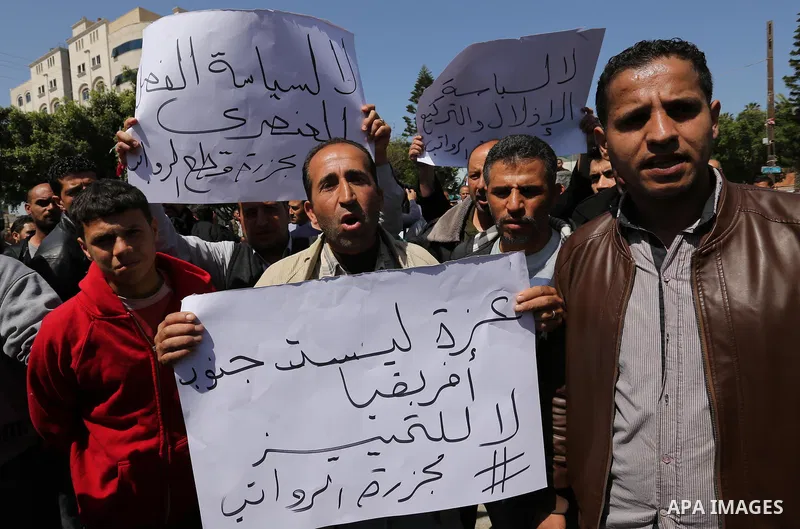 Palestinian employees paid by the Palestinian Authority take part in a protest against the decision of Palestinian goverment to deduct salaries of employees about 30%, in Gaza City April 5, 2017. Photo by Ashraf Amra