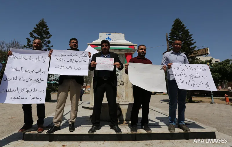 Palestinian employees paid by the Palestinian Authority take part in a protest against the decision of Palestinian goverment to deduct salaries of employees about 30%, in Gaza City April 5, 2017. Photo by Ashraf Amra