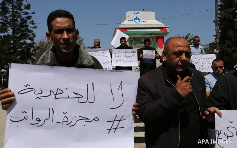 Palestinian employees paid by the Palestinian Authority take part in a protest against the decision of Palestinian goverment to deduct salaries of employees about 30%, in Gaza City April 5, 2017. Photo by Ashraf Amra