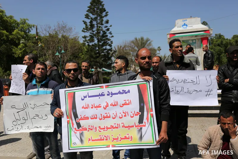 Palestinian employees paid by the Palestinian Authority take part in a protest against the decision of Palestinian goverment to deduct salaries of employees about 30%, in Gaza City April 5, 2017. Photo by Ashraf Amra