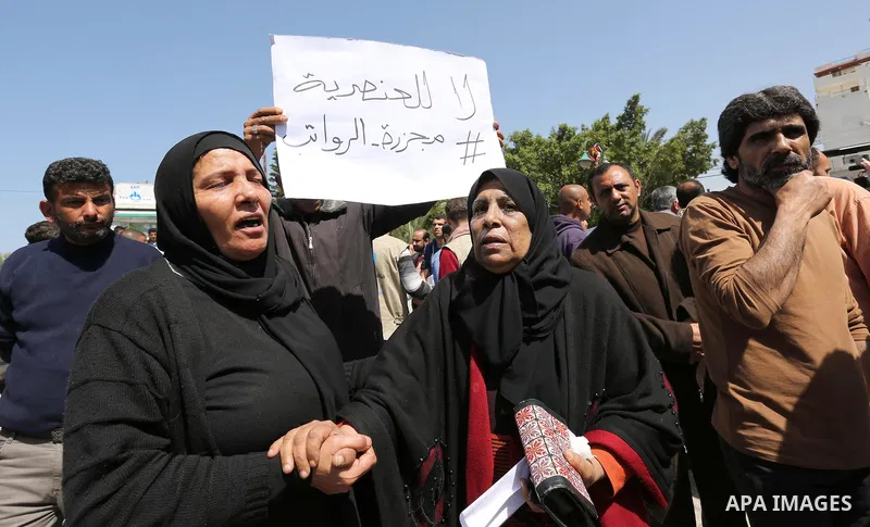 Palestinian employees paid by the Palestinian Authority take part in a protest against the decision of Palestinian goverment to deduct salaries of employees about 30%, in Gaza City April 5, 2017. Photo by Ashraf Amra